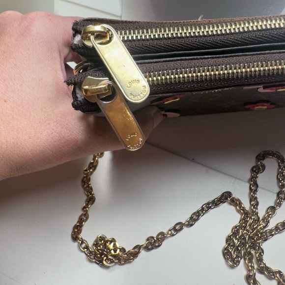 SOLD Louis Vuitton Limited Edition Double Zip Pochette with Monogram Canvas - Picture 3 of 8